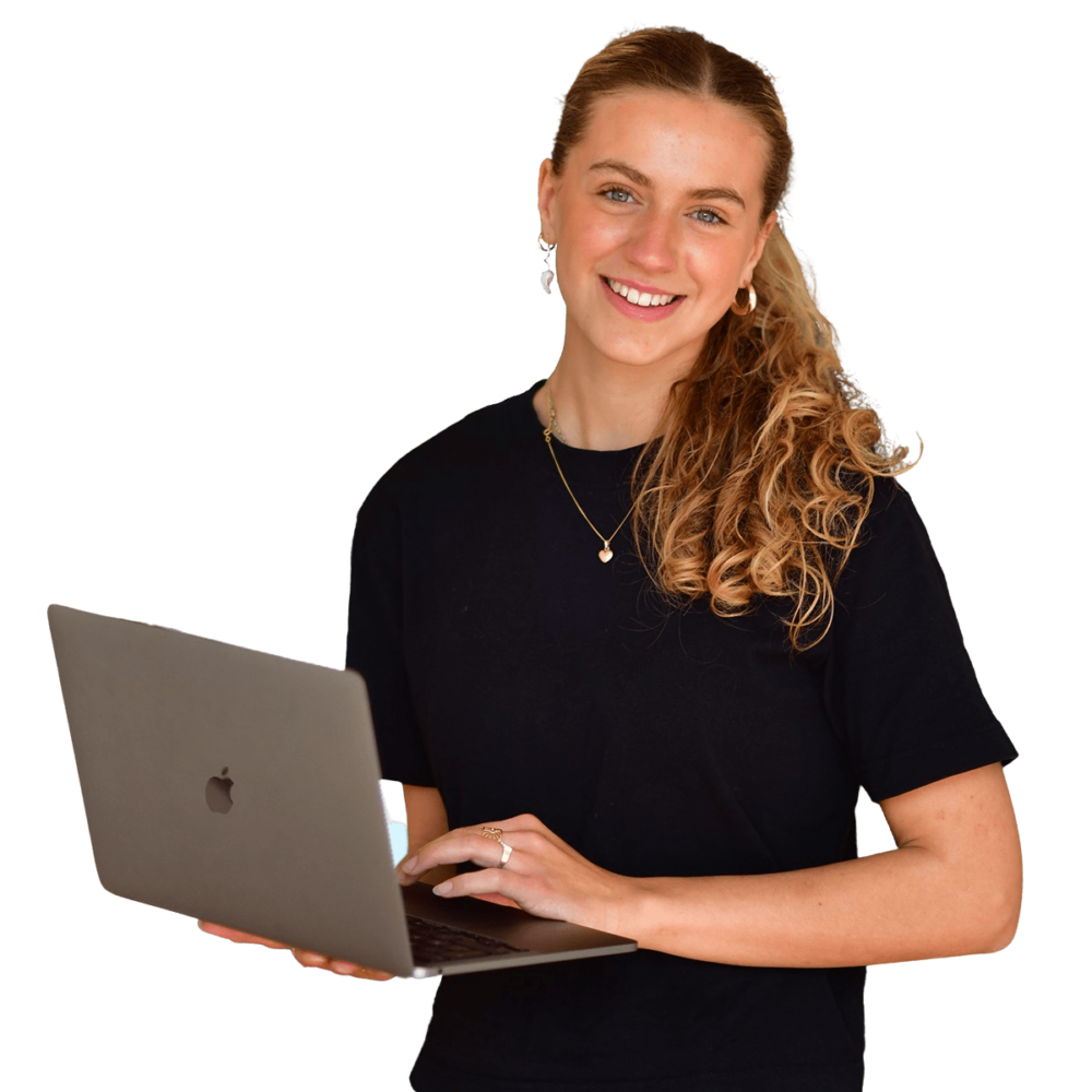 Laura-med-computer_eux2022-removebg